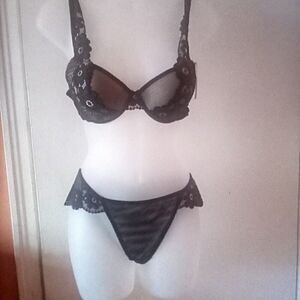 Youmita 34B Black Lace Push-up Underwire bra w/Medium panties NWT